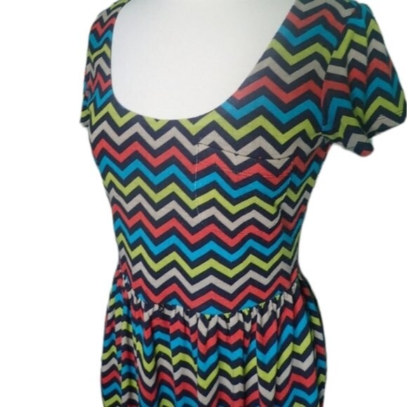 AUW - Colorful Chevron Dress With Pocket - Picture 4 of 8